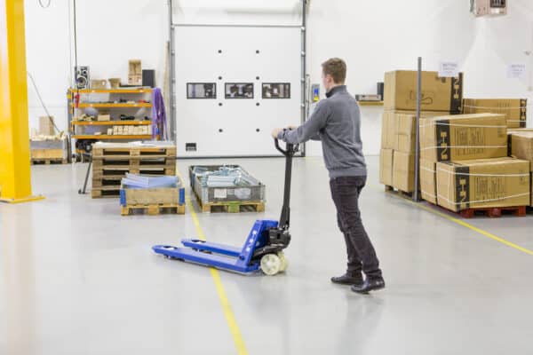 PLM2500ENQ - Standard pallevogn m/enkel nylonhjul og quick løft